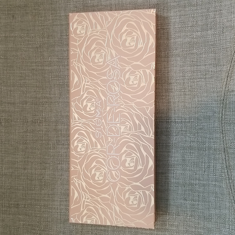 Eyeshadow palette (gently used)